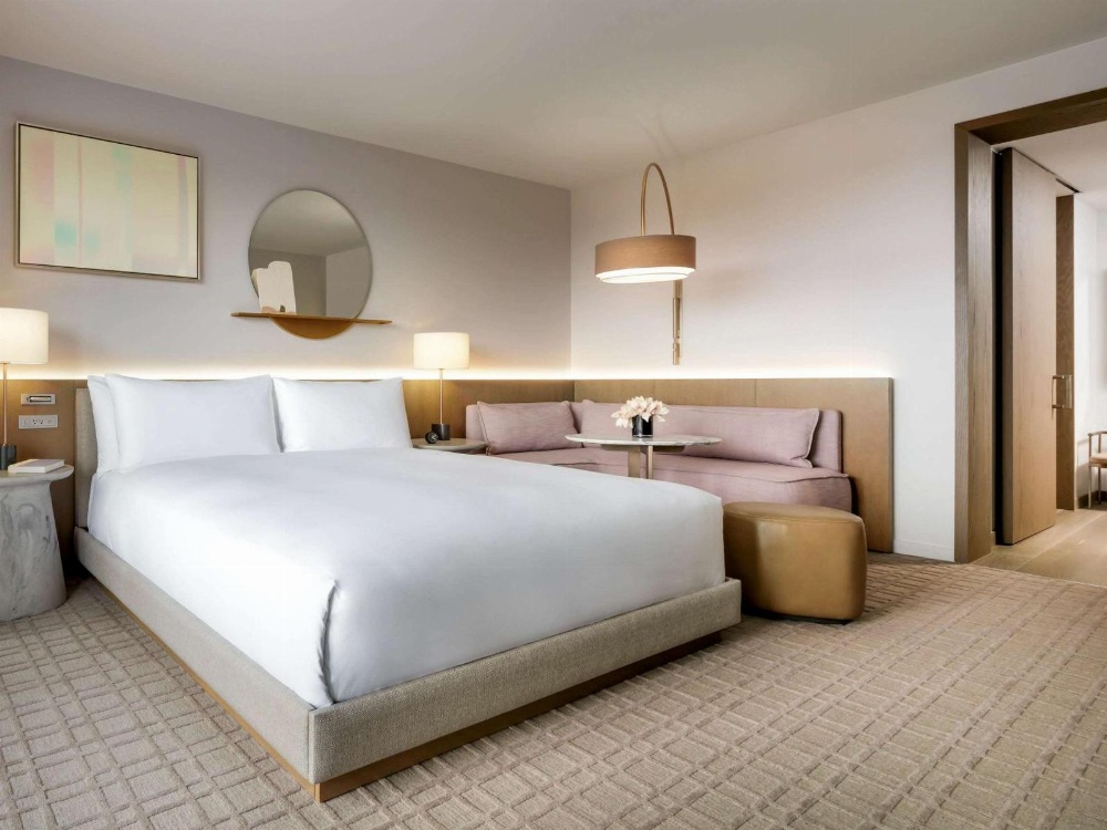 Fairmont Gold Room with Two Queen Beds and Roll-in Shower - Mobility Hearing Access